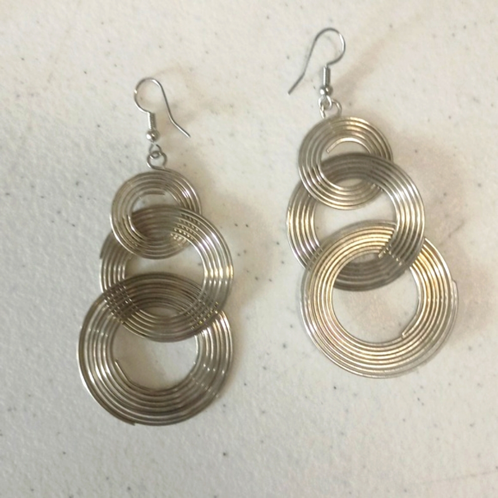 NEW🌀🎉Hypoallergenic Hoop Spiral Rings Spring Earrings Lightweight - Picture 3 of 4